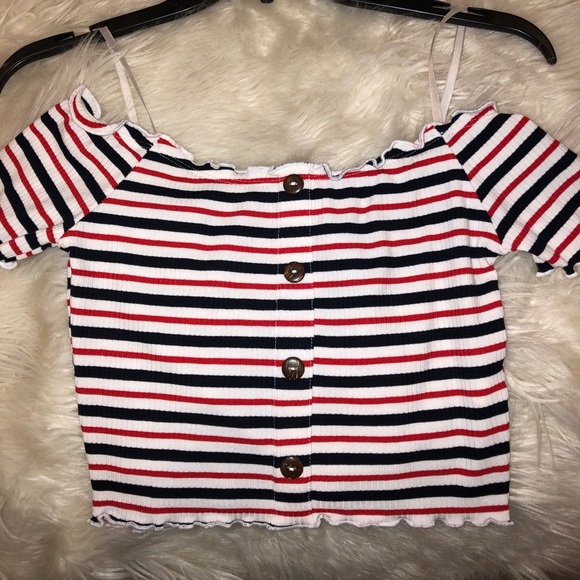 Lettuce Edge Buttoned off the shoulder CROP TOP - Picture 2 of 6